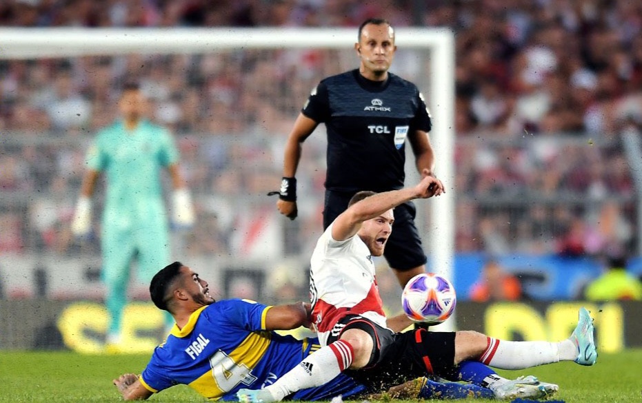 BURLAS, AGRESIONES, EXPULSADOS Y TRIUNFO MILLONARIO