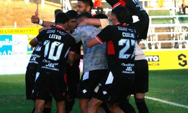 Curicó Unido ganó y respira en el fondo de la tabla