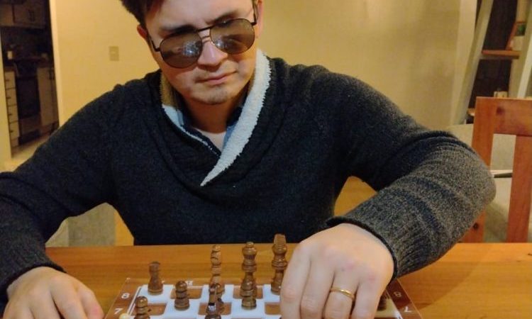 Magnífica actuación consiguió ajedrecista ciego talquino