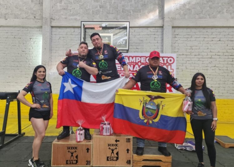 Talquino sobresalió en torneo internacional de lucha de brazos