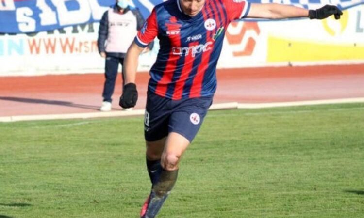 Deportes Linares habría asegurado a un destacado futbolista