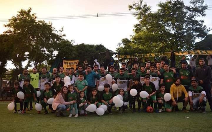 Wilfred celebra su sexto aniversario con cuadrangular y ayudando