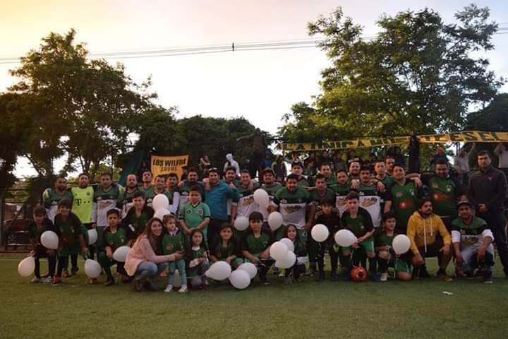 Wilfred celebra su sexto aniversario con cuadrangular y ayudando