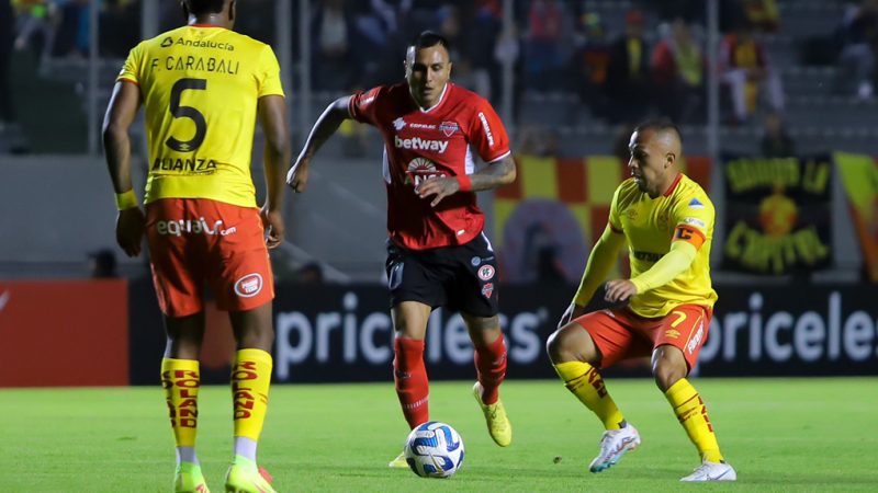 Ñublense rescata un punto en Quito y sigue en carrera por la clasificación