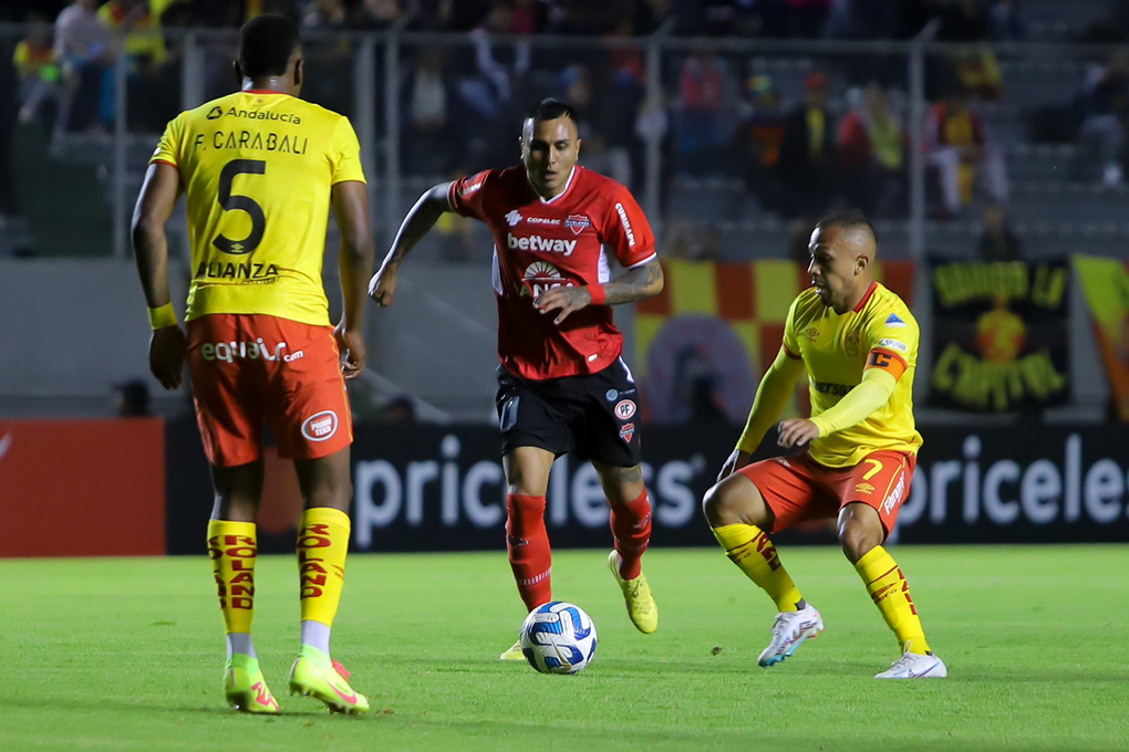 Ñublense rescata un punto en Quito y sigue en carrera por la clasificación