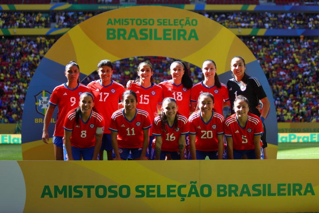 La «Roja» Femenina sufrió dura derrota ante Brasil en el debut del DT Luis Mena