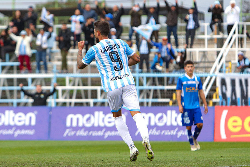 Magallanes de la mano de Joaquín Larrivey pasa de ronda en la Copa Chile