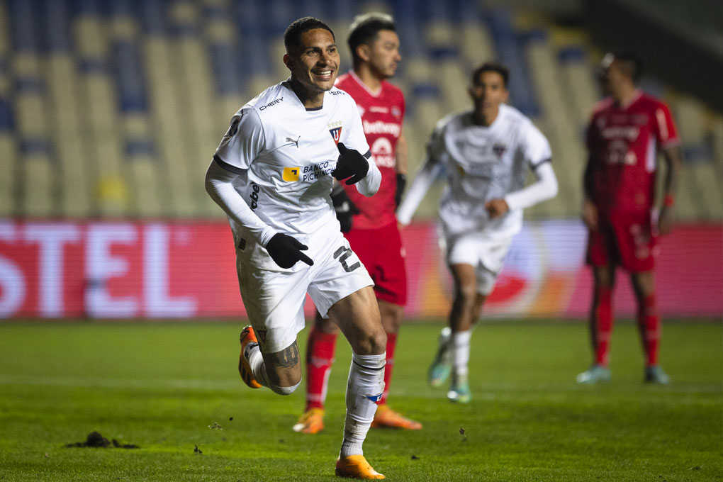 Ñublense cae ante la Liga Deportiva Universitaria en Concepción