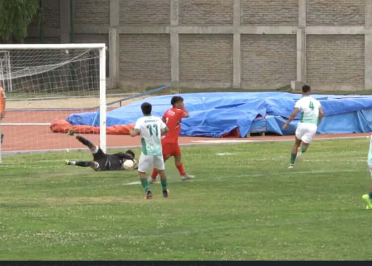 Constitución logró un triunfo agónico que lo mantiene con la ilusión del ascenso