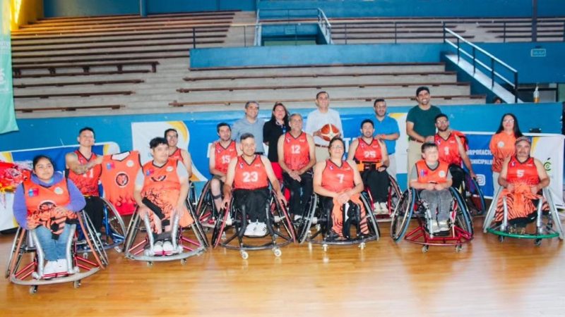 Club de basquetbol en silla de ruedas “Tigres” de Curicó recibió nueva indumentaria deportiva