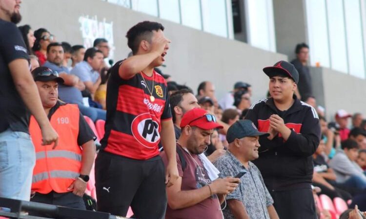 Hinchada piducana recibió pésima información en la previa a duelo ante Barnechea