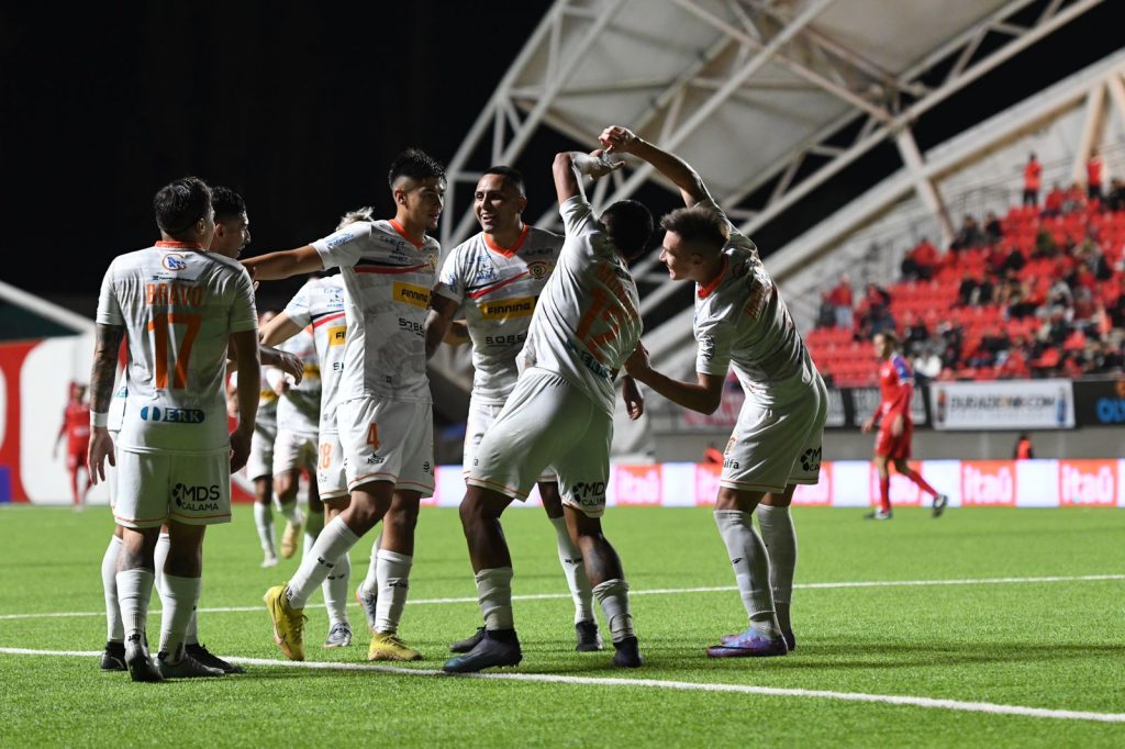 Cobreloa se impuso a Unión La Calera y sigue escalando posiciones en la Primera División