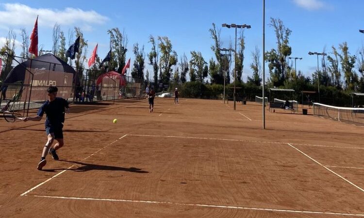 Torneo Cosat se encuentra en plena ejecución en el Estadio Español de Talca