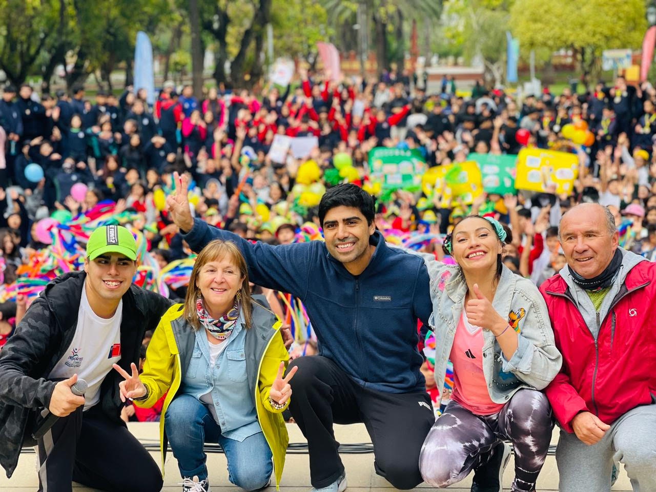 Más de 2 mil niños de la red educativa celebraron el “Día Internacional de la actividad física” en la alameda de Curicó.
