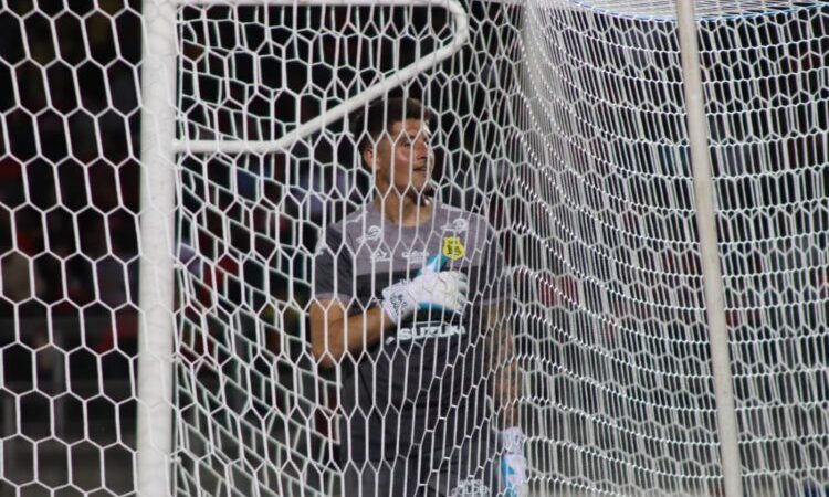 [VIDEO] Arquero de San Luis realizó “Pato Yáñez” a la barra de Rangers