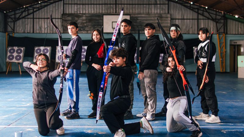 Integrantes del Taller de tiro con arco de la Corporación de deportes de Curicó participan en evento en los Ángeles