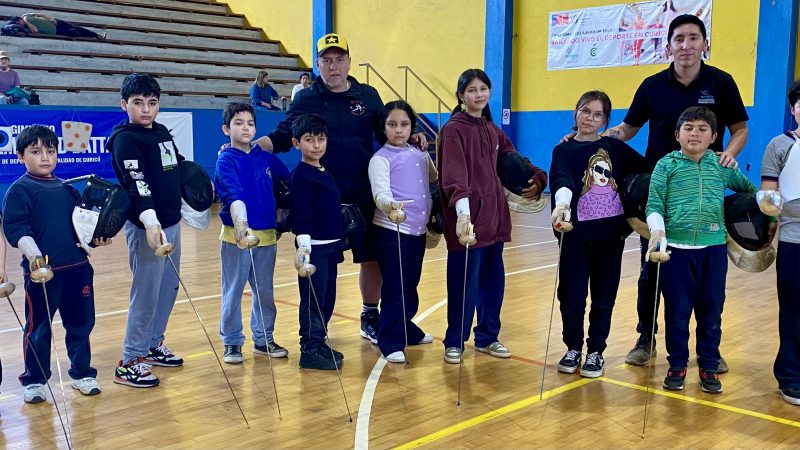 Taller de Esgrima se imparte en la ciudad de Curicó