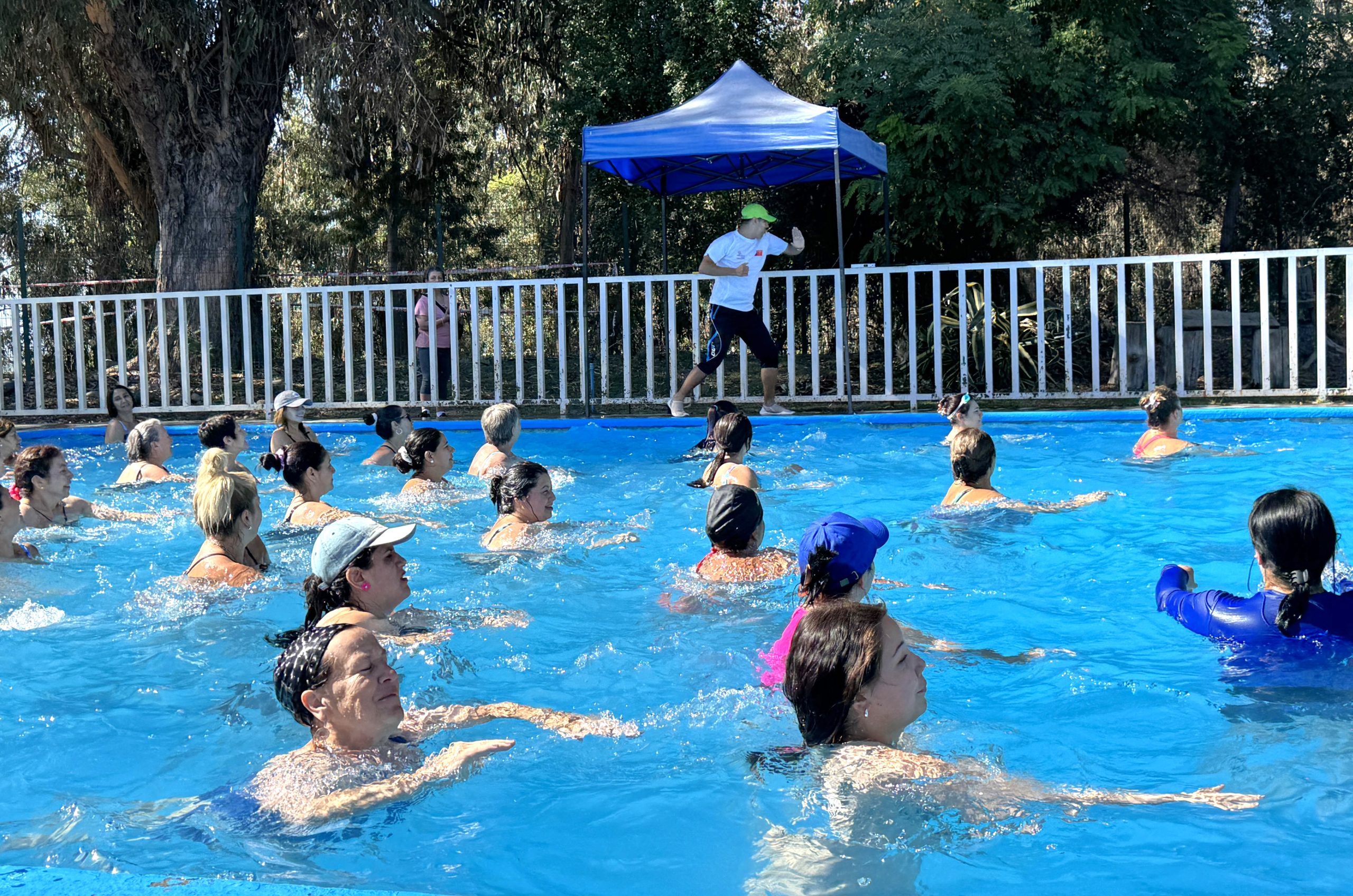 Taller de Aqua Zumba en el Parque Cerro Condell de Curicó