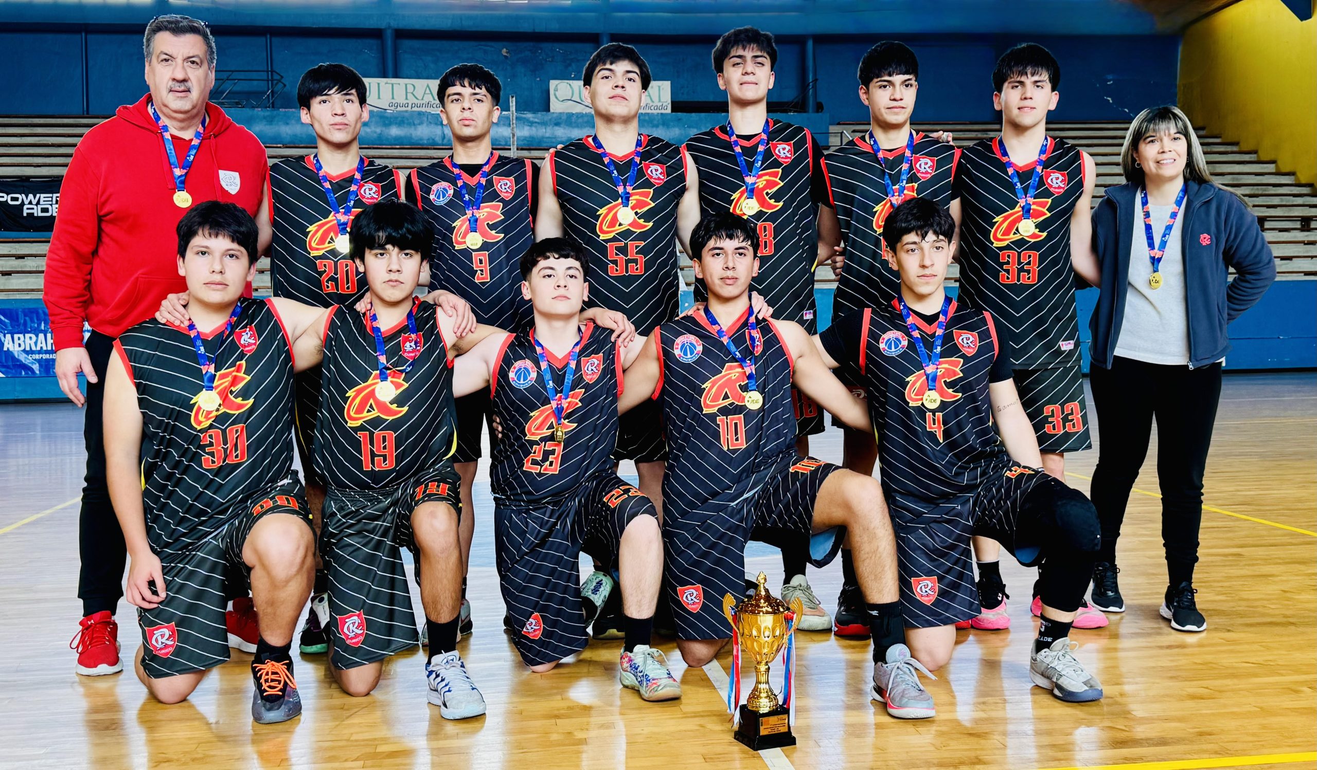 BÁSQUETBOL / Colegio Rauquén de Curicó conquista el título provincial y avanza al regional escolar en Linares