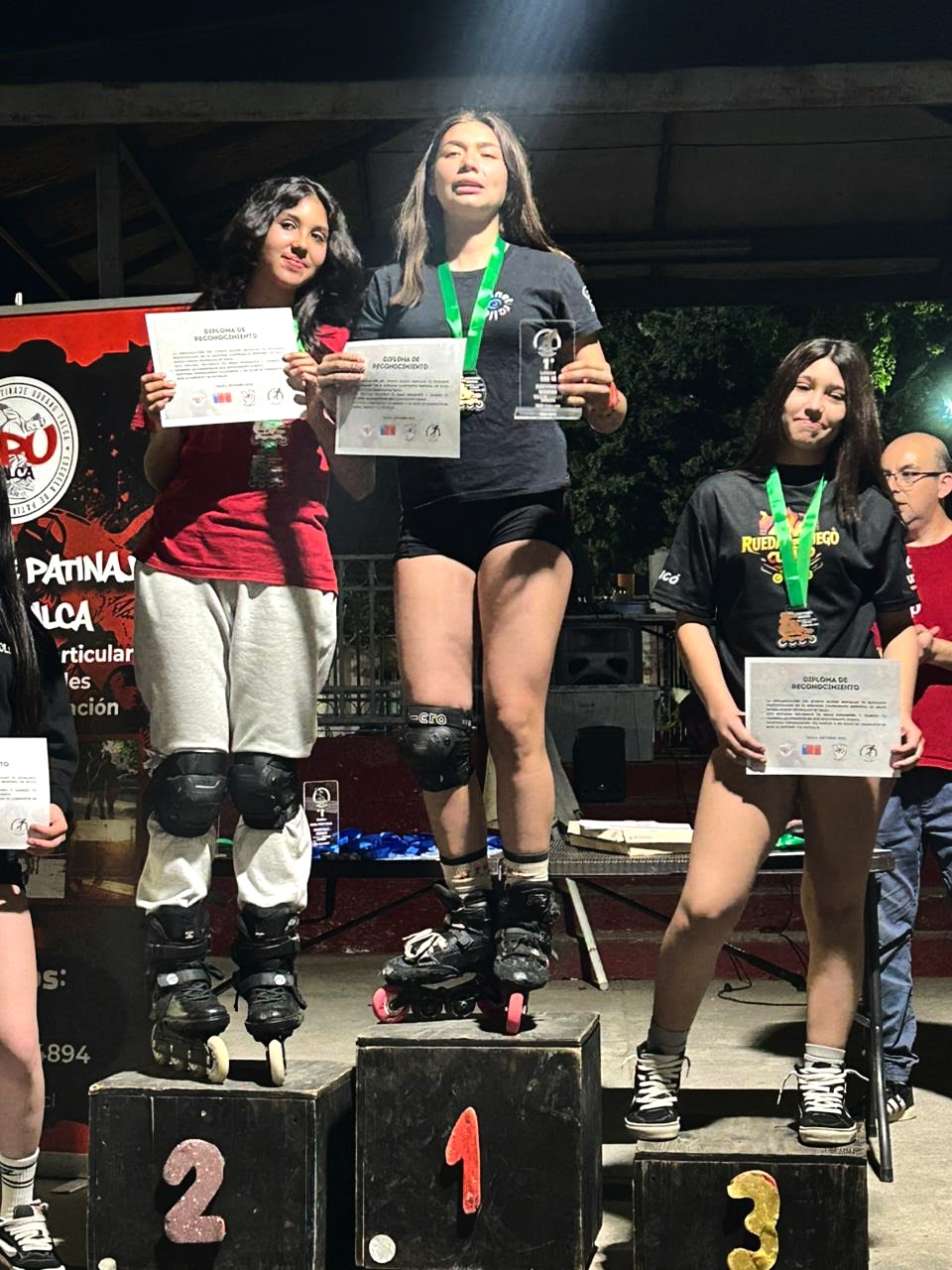 Club curicano Ruedas de Fuego brilla en campeonato regional de skatecross en Talca