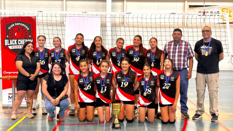 Equipo de Voleibol Curicó se consagra Campeón Inter clubes Copa Black Cherry Sub 14 en Curicó
